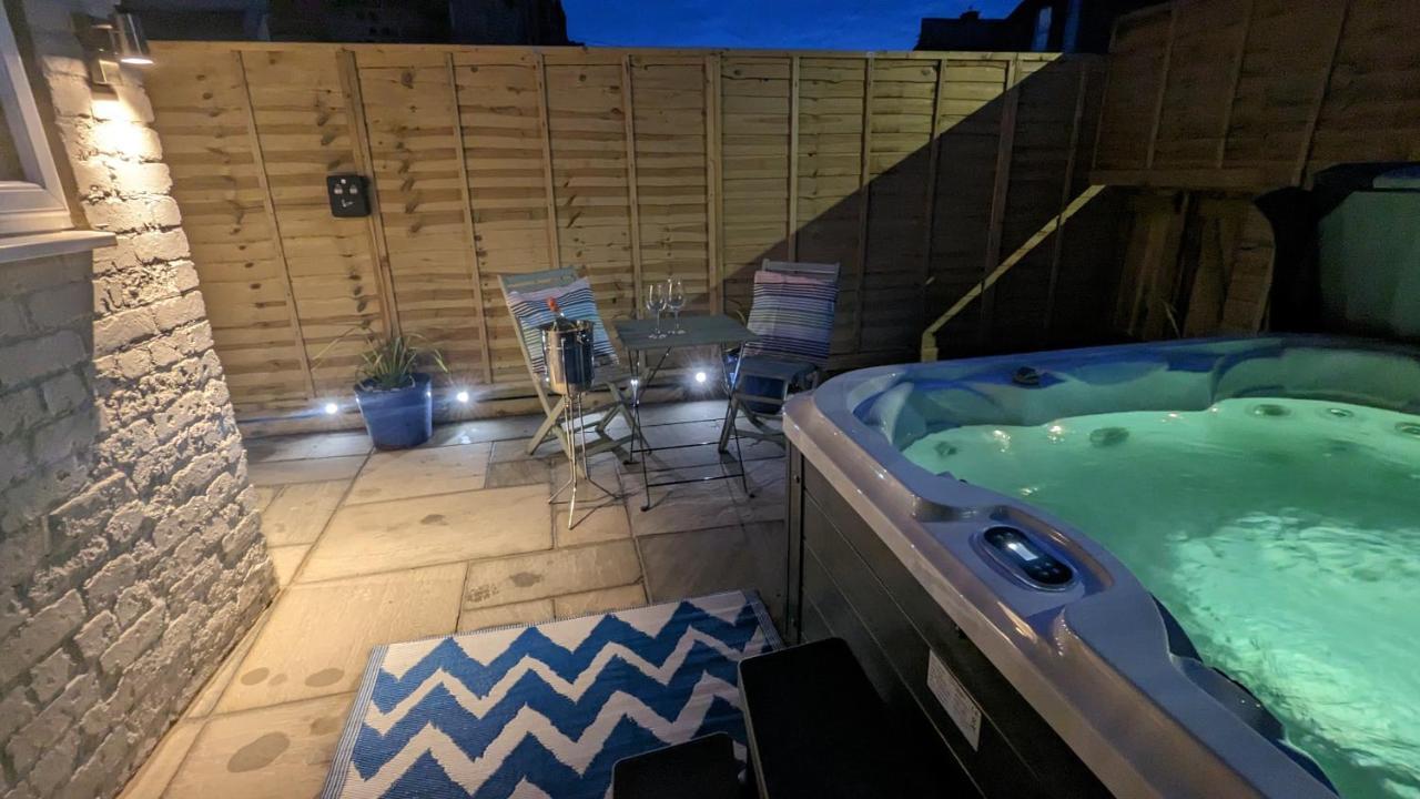 Seaside Escapes - With Relaxing Hot Tub! Villa Scarborough Exterior foto