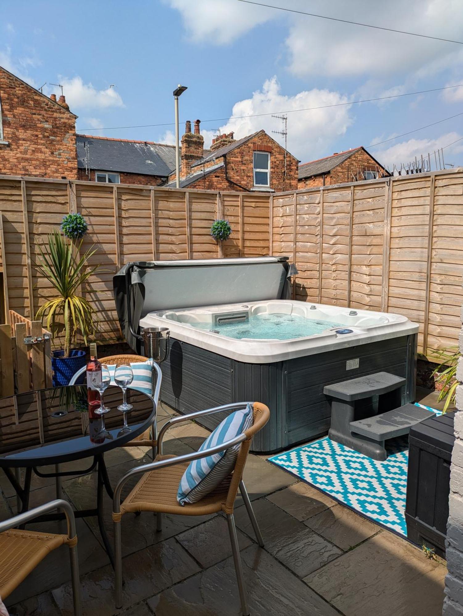 Seaside Escapes - With Relaxing Hot Tub! Villa Scarborough Exterior foto
